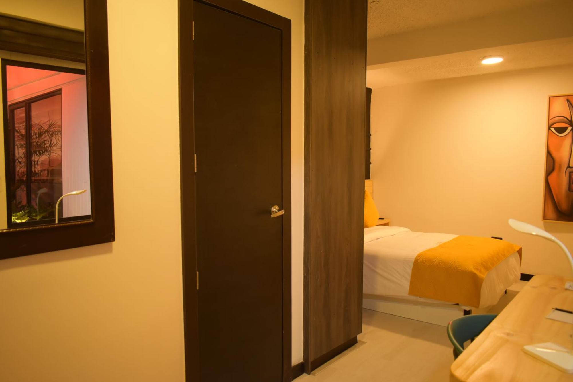 Hotel Vaway Куэнка Экстерьер фото